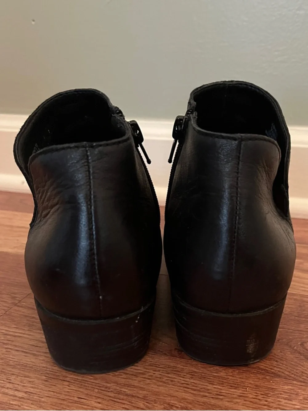 Lucky Brand women’s Black Leather Ankle Booties